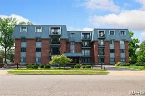 $314,900 | 450 West Adams Avenue, Unit 18, Kirkwood, MO 63122