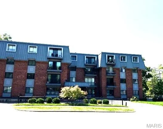 $314,900 | 450 West Adams Avenue, Unit 18, Kirkwood, MO 63122
