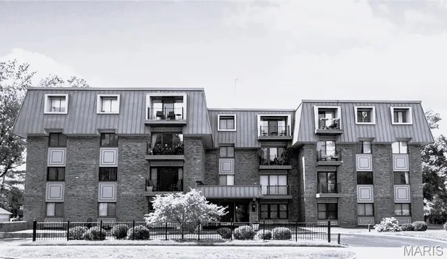 $314,900 | 450 West Adams Avenue, Unit 18, Kirkwood, MO 63122