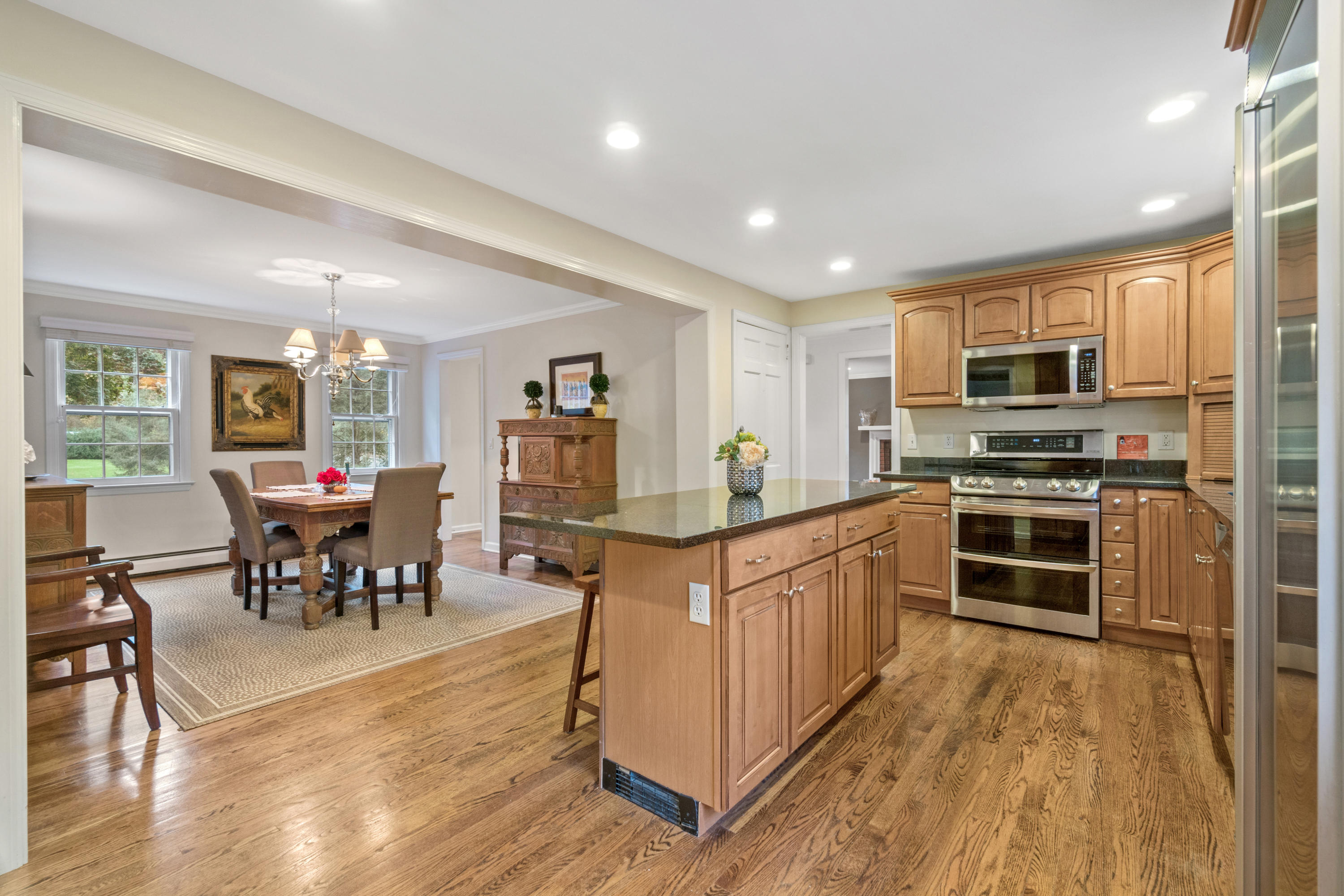4 Holly Road New Canaan, CT 06840 - Photo 11 of 29 10