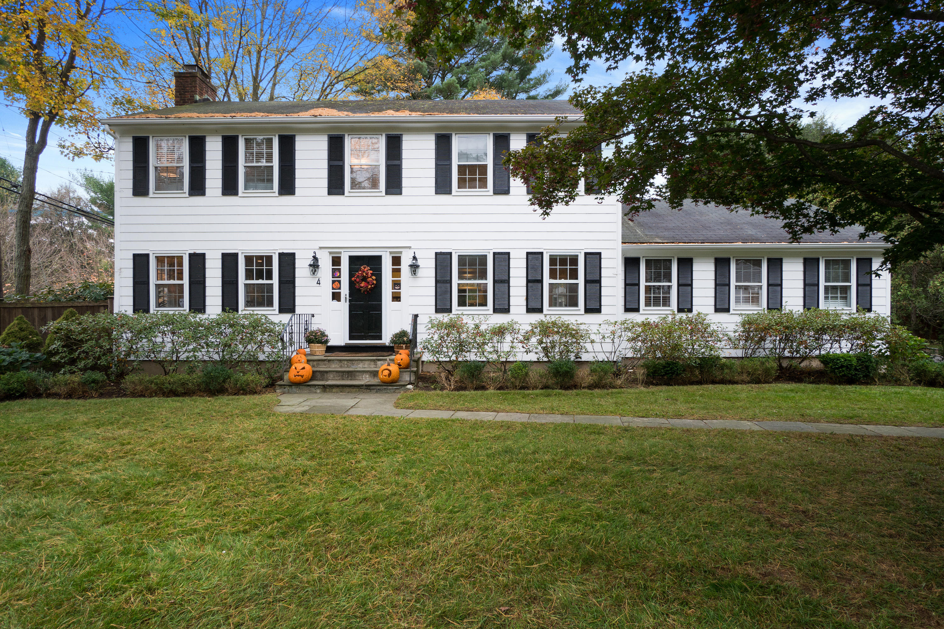 4 Holly Road New Canaan, CT 06840 - Photo 25 of 29 16