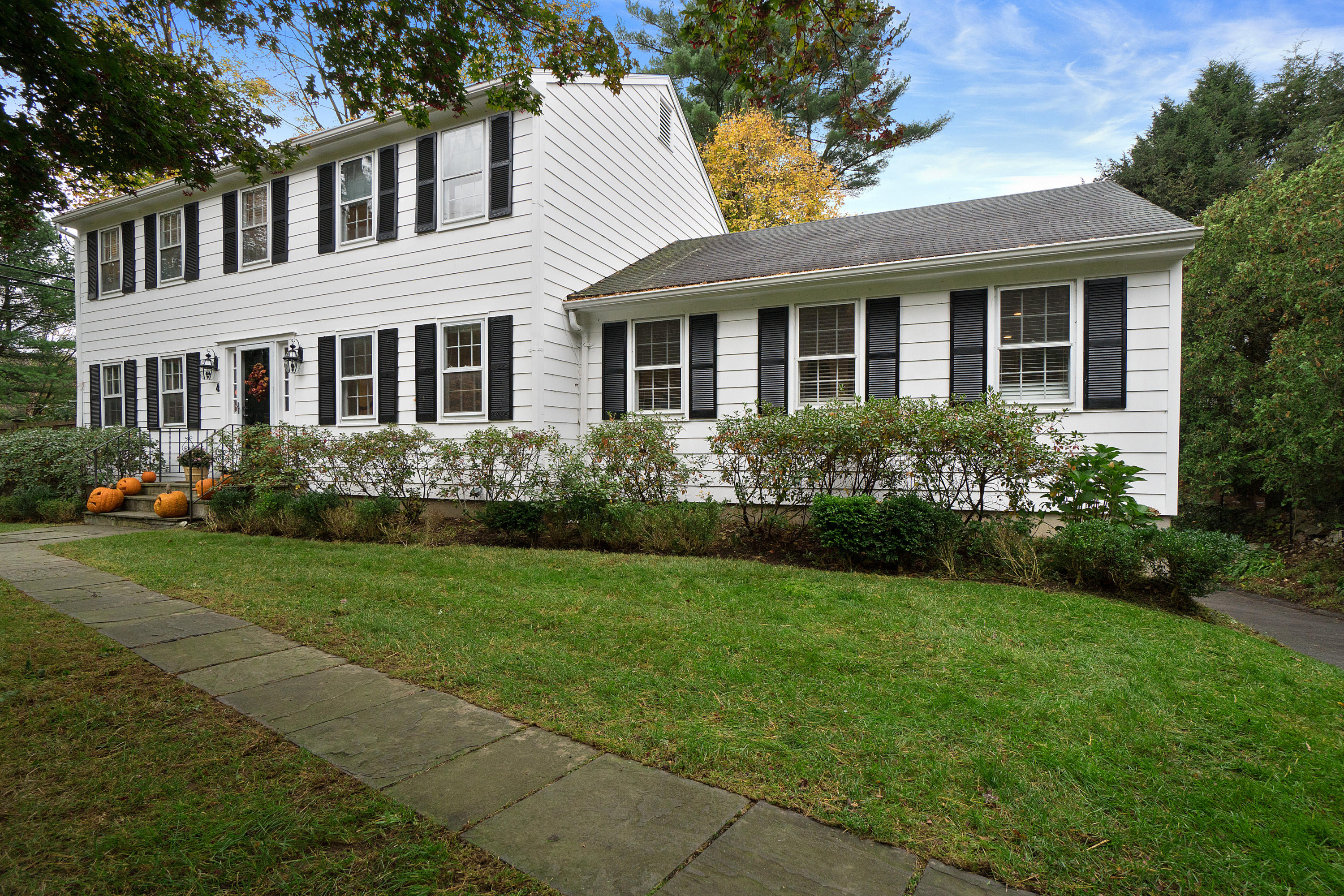 4 Holly Road New Canaan, CT 06840 - Photo 26 of 29 18