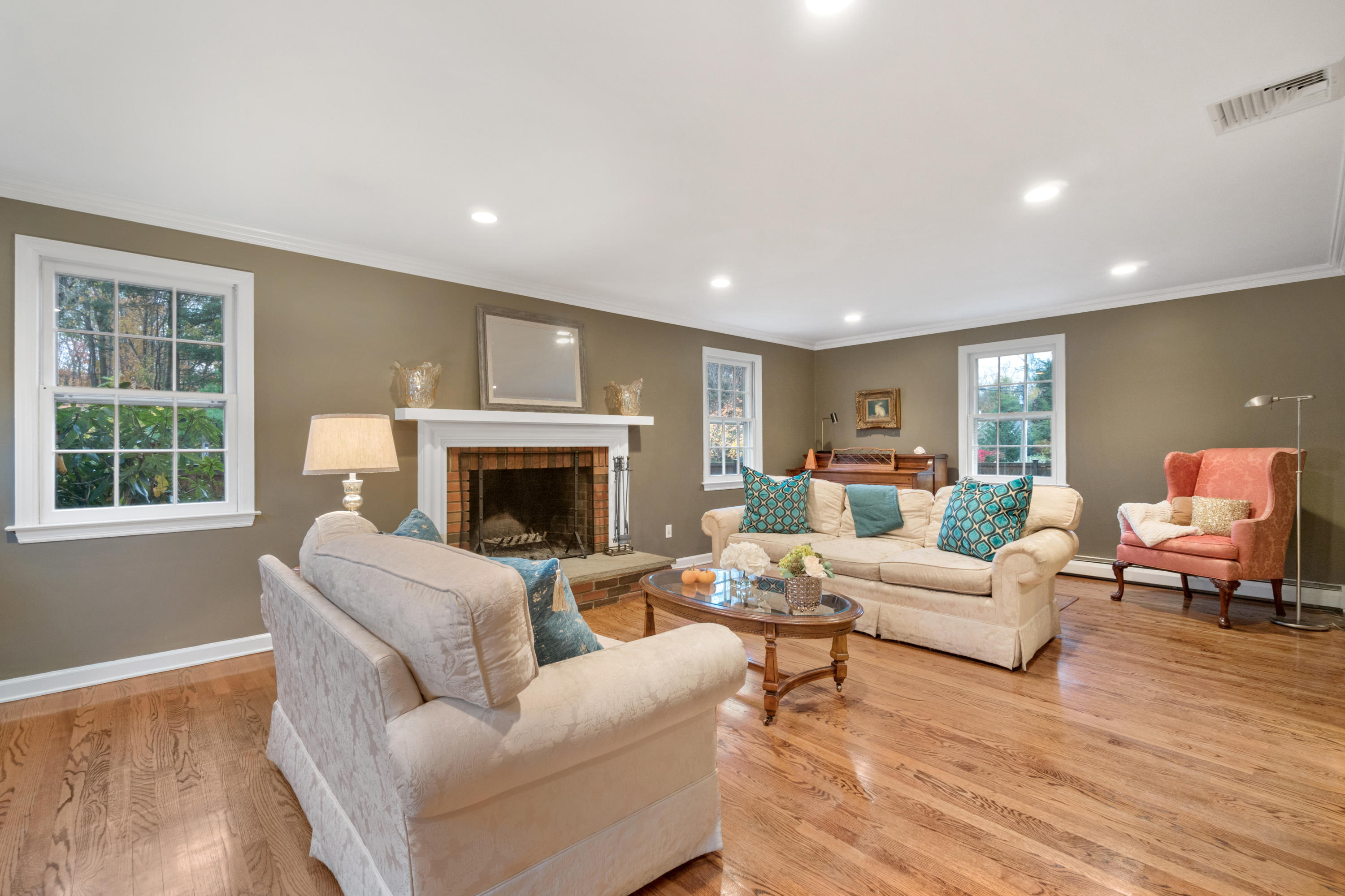 4 Holly Road New Canaan, CT 06840 - Photo 4 of 29 1