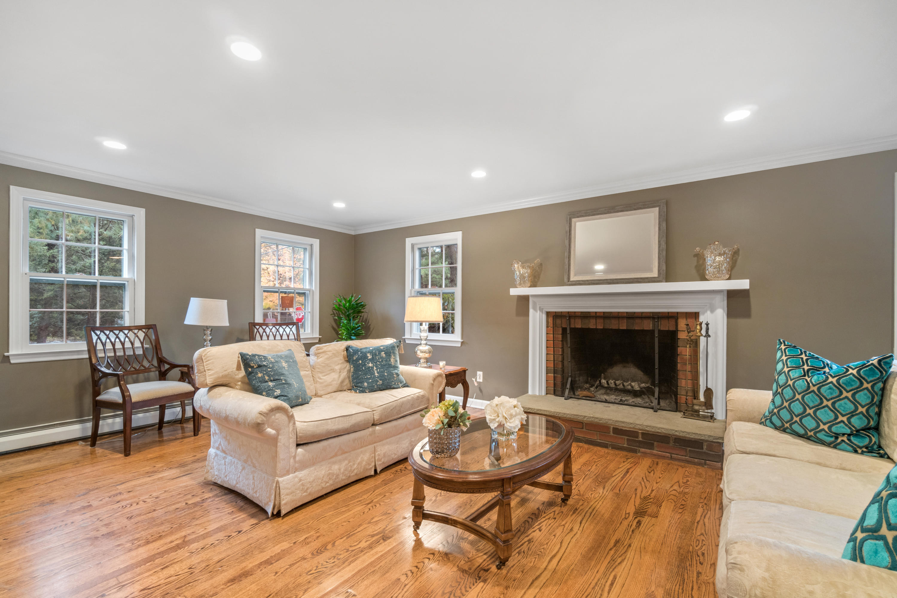 4 Holly Road New Canaan, CT 06840 - Photo 5 of 29 2