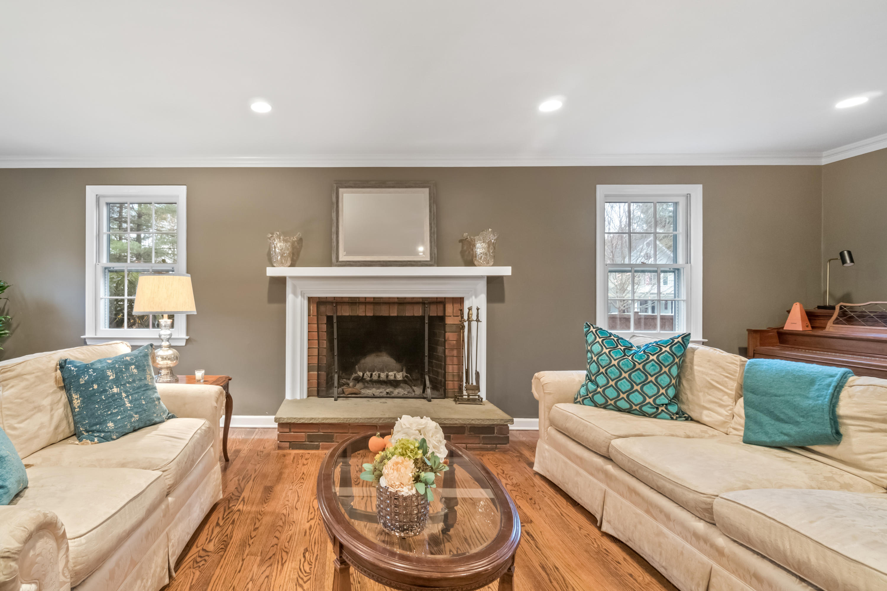 4 Holly Road New Canaan, CT 06840 - Photo 6 of 29 9