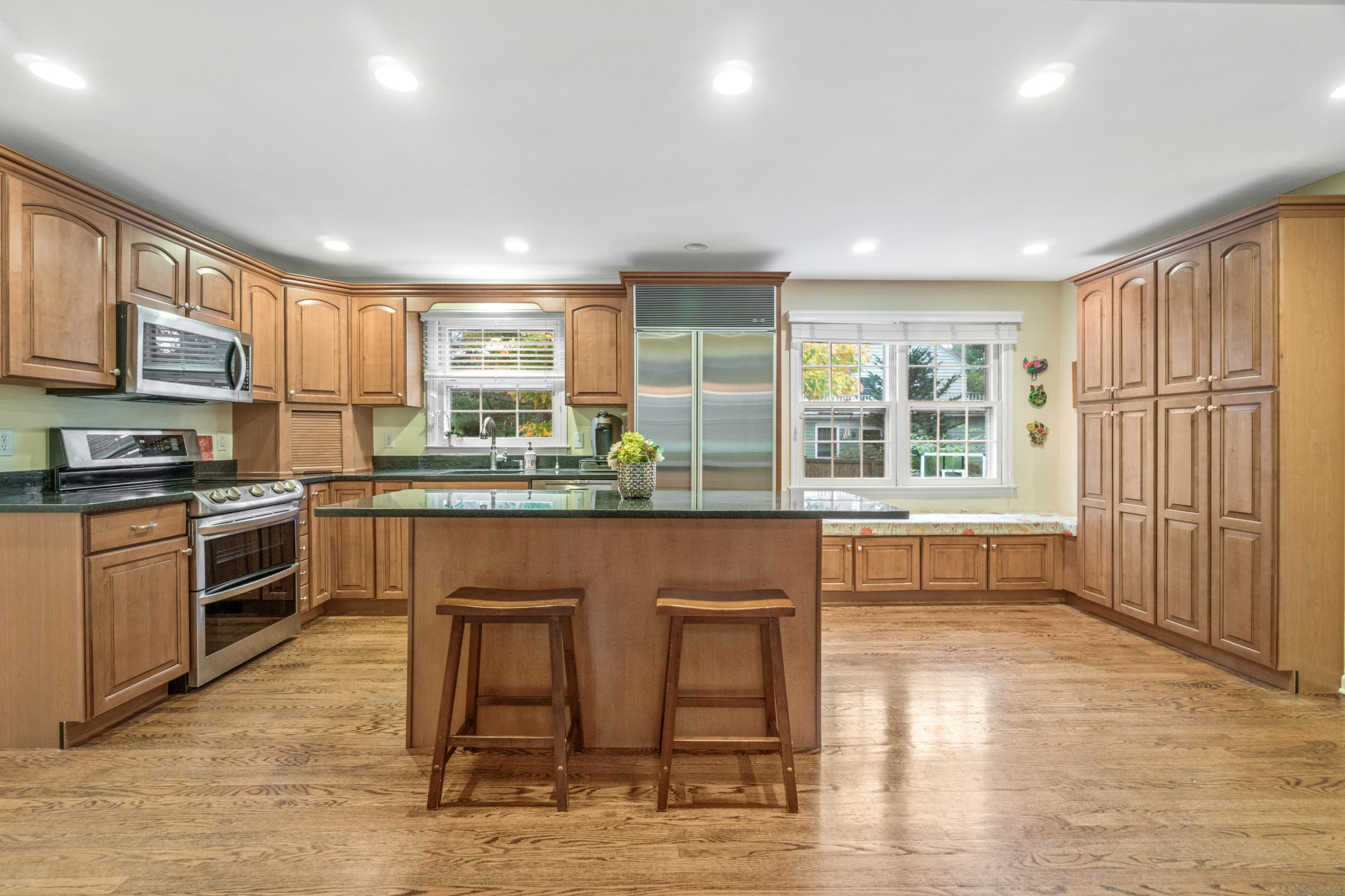 4 Holly Road New Canaan, CT 06840 - Photo 7 of 29 5