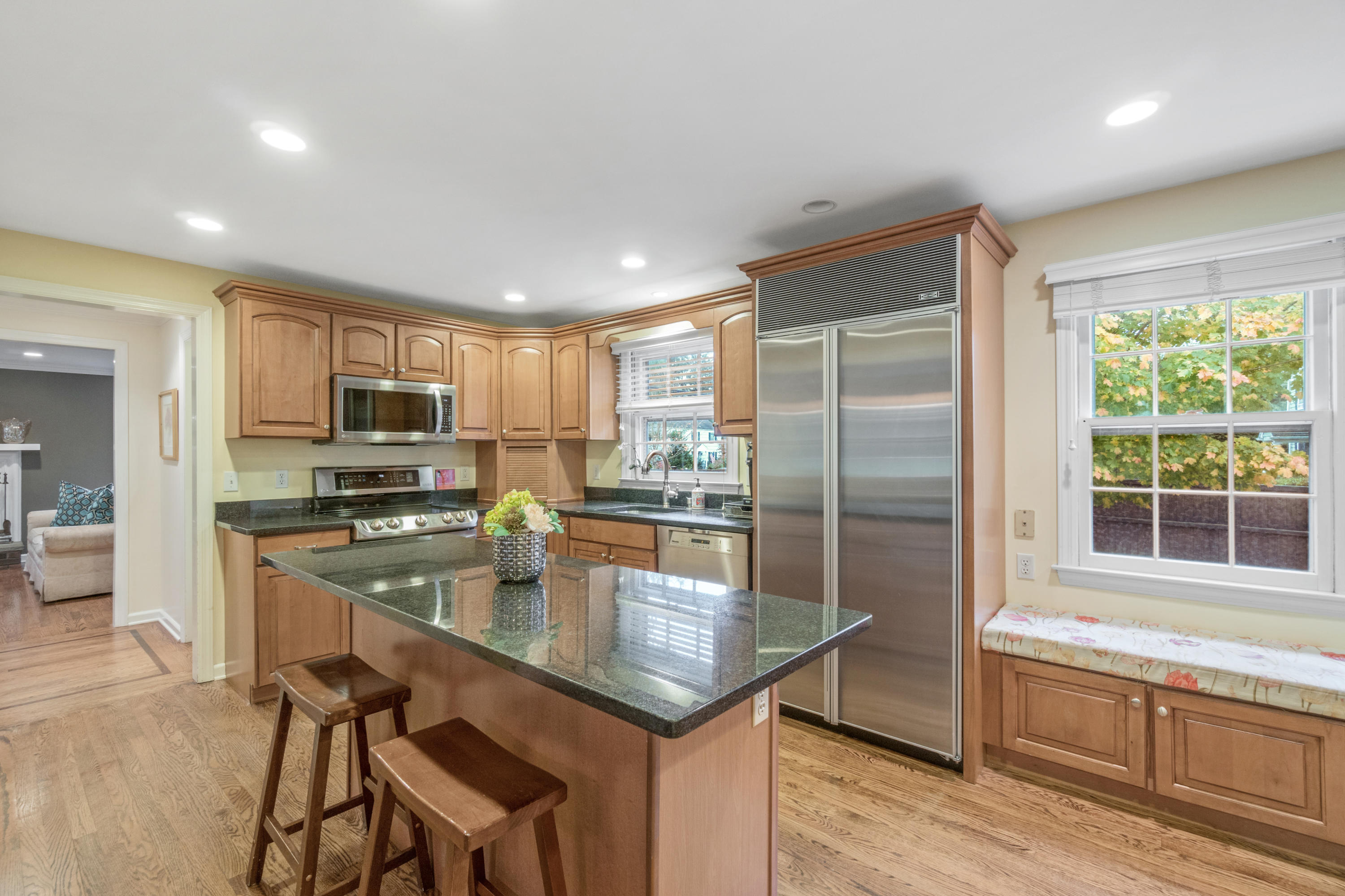 4 Holly Road New Canaan, CT 06840 - Photo 8 of 29 6