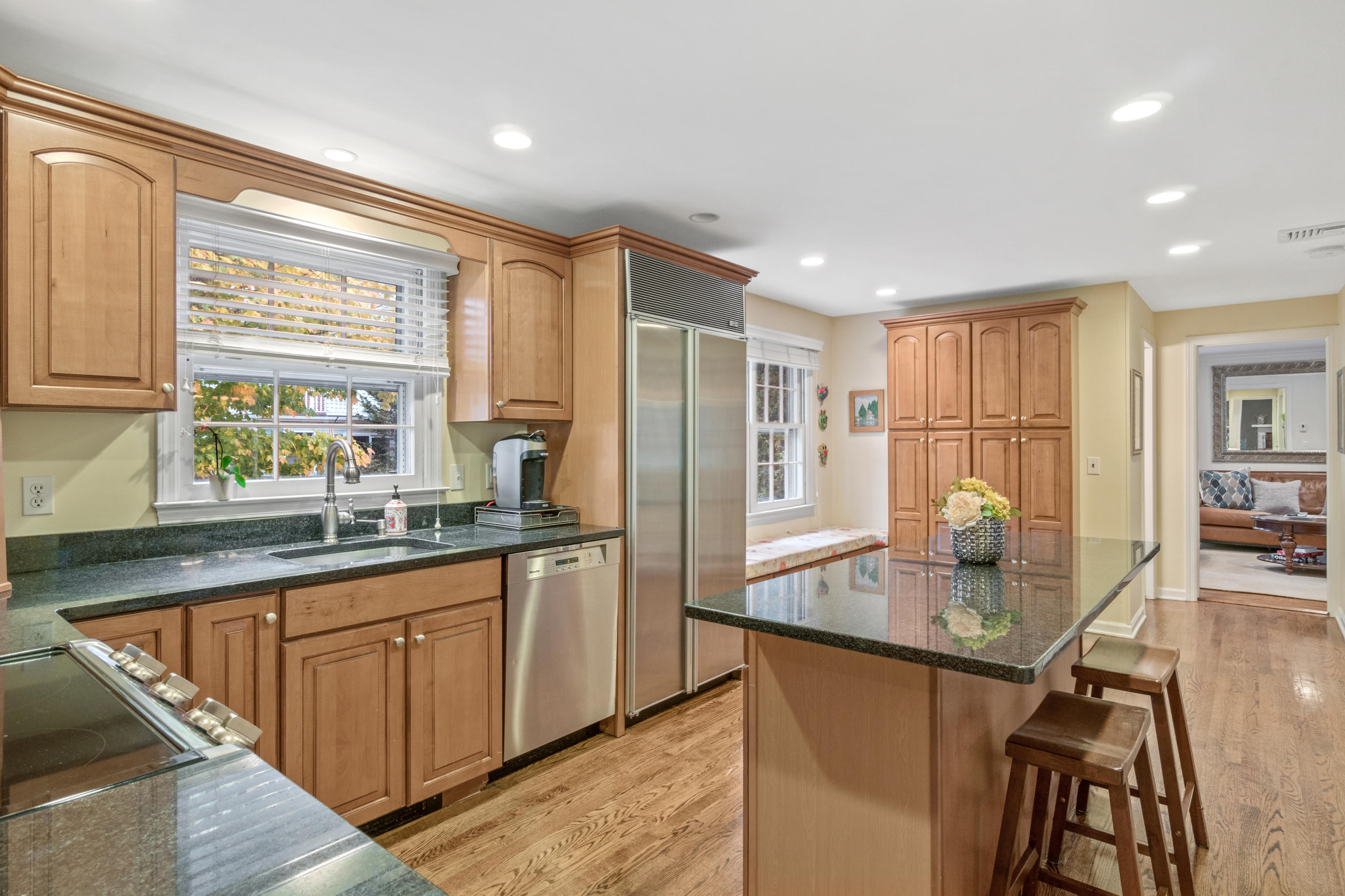 4 Holly Road New Canaan, CT 06840 - Photo 9 of 29 7