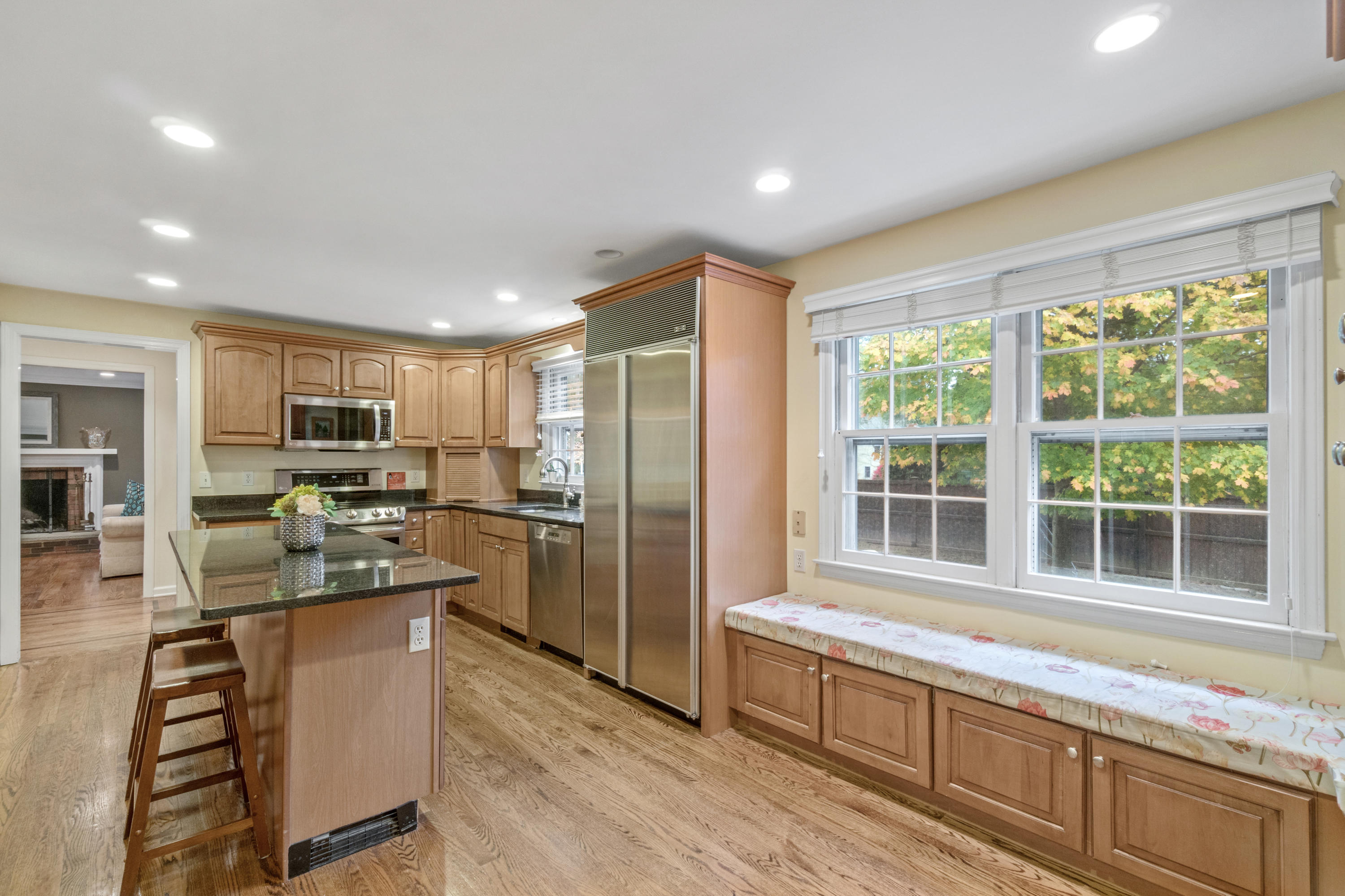 4 Holly Road New Canaan, CT 06840 - Photo 10 of 29 8