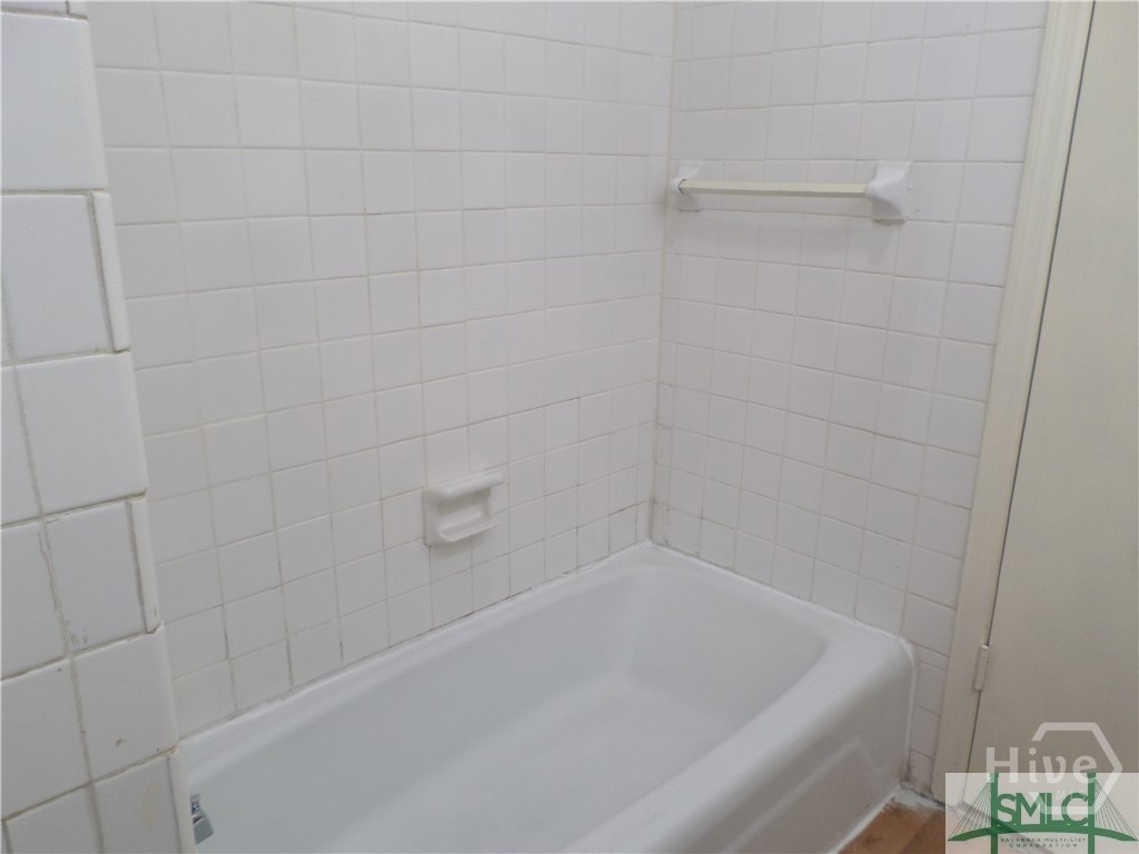 141 Rommel Avenue Savannah, GA 31408 - Photo 8 of 16 Master Tub/Shower