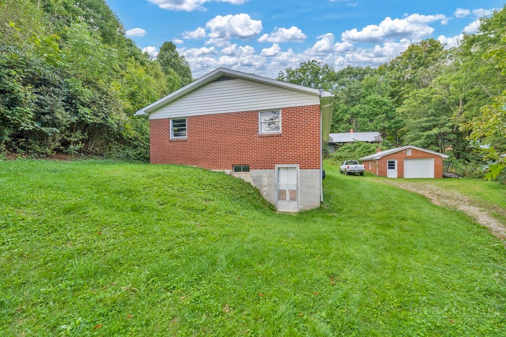 6104 Howard's Creek Road Boone, NC 28607 - Photo 48 of 50 Gallery Image 48