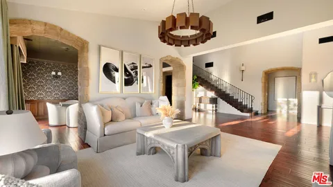 $4,450,000 | 33330 Hassted Drive, Malibu, CA 90265