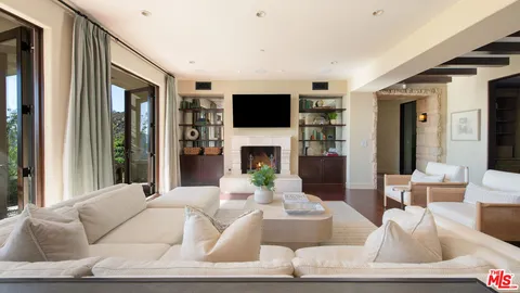 $4,450,000 | 33330 Hassted Drive, Malibu, CA 90265
