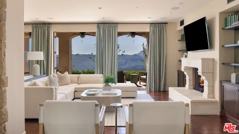 $4,450,000 | 33330 Hassted Drive, Malibu, CA 90265