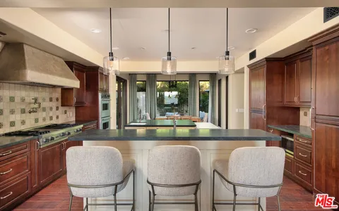 $4,450,000 | 33330 Hassted Drive, Malibu, CA 90265