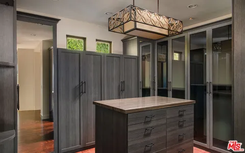 $4,450,000 | 33330 Hassted Drive, Malibu, CA 90265