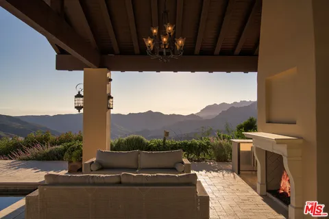 $4,450,000 | 33330 Hassted Drive, Malibu, CA 90265