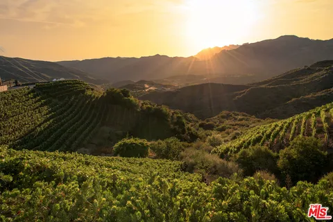 $4,450,000 | 33330 Hassted Drive, Malibu, CA 90265