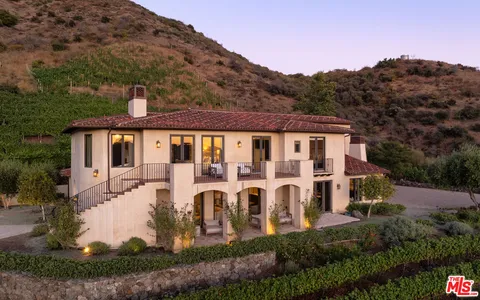 $4,450,000 | 33330 Hassted Drive, Malibu, CA 90265