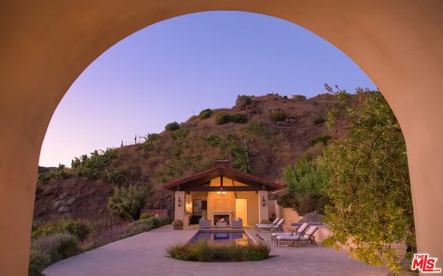 $4,450,000 | 33330 Hassted Drive, Malibu, CA 90265