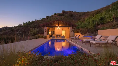 $4,450,000 | 33330 Hassted Drive, Malibu, CA 90265