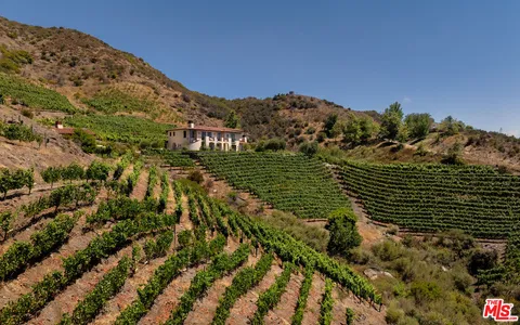 $4,450,000 | 33330 Hassted Drive, Malibu, CA 90265