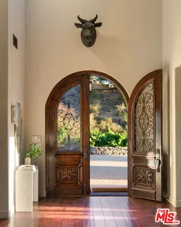 $4,450,000 | 33330 Hassted Drive, Malibu, CA 90265