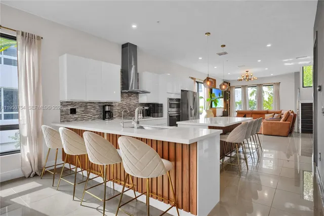 $925,000 | 6611 Northwest 105th Avenue, Doral, FL 33178