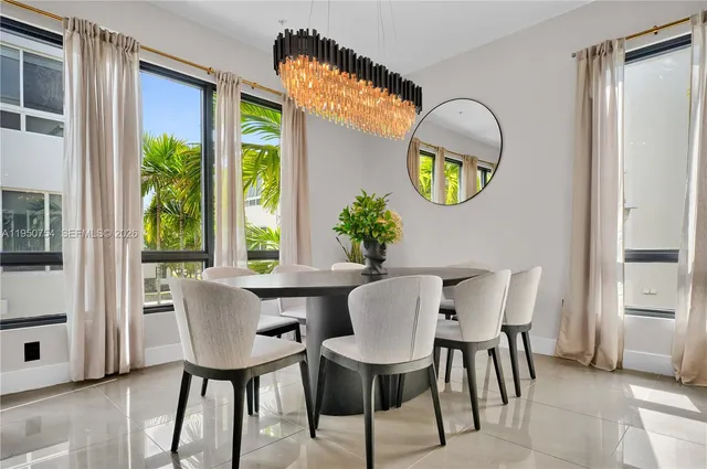 $925,000 | 6611 Northwest 105th Avenue, Doral, FL 33178