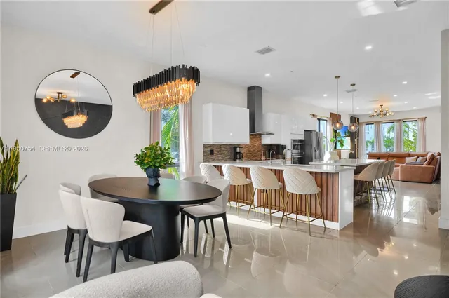 $925,000 | 6611 Northwest 105th Avenue, Doral, FL 33178