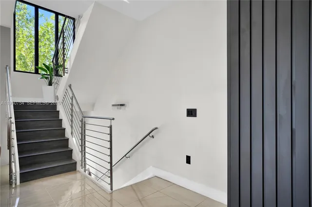 $925,000 | 6611 Northwest 105th Avenue, Doral, FL 33178