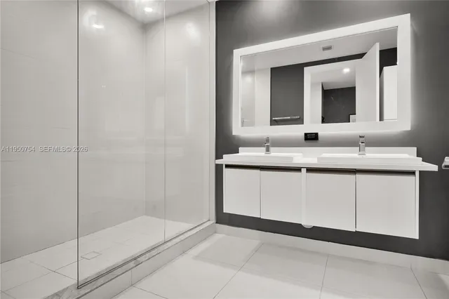 $925,000 | 6611 Northwest 105th Avenue, Doral, FL 33178