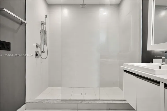 $925,000 | 6611 Northwest 105th Avenue, Doral, FL 33178