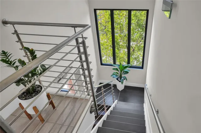 $925,000 | 6611 Northwest 105th Avenue, Doral, FL 33178