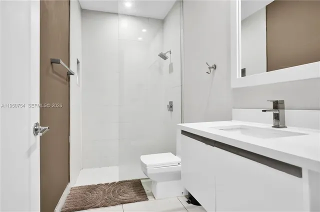 $925,000 | 6611 Northwest 105th Avenue, Doral, FL 33178