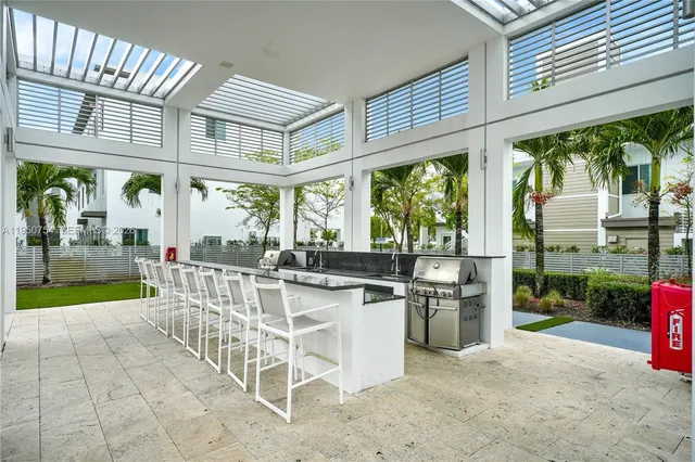 $925,000 | 6611 Northwest 105th Avenue, Doral, FL 33178