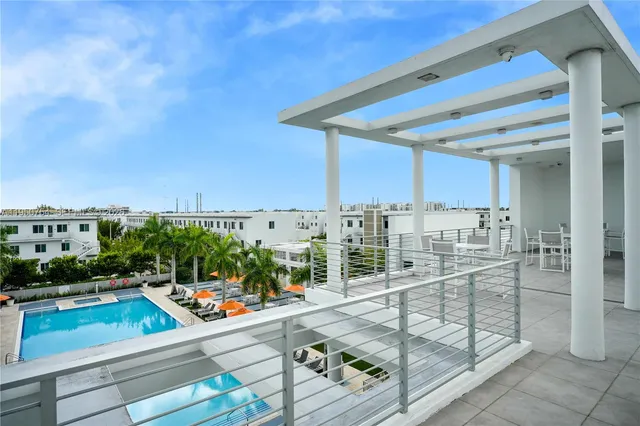 $925,000 | 6611 Northwest 105th Avenue, Doral, FL 33178