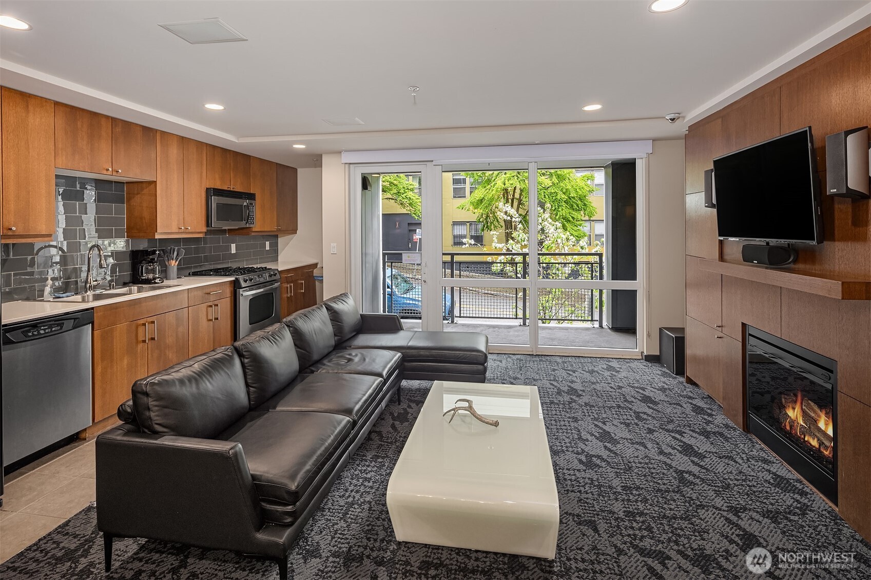 81 Clay Street, Unit 526 Seattle, WA 98121 - Photo 17 of 31