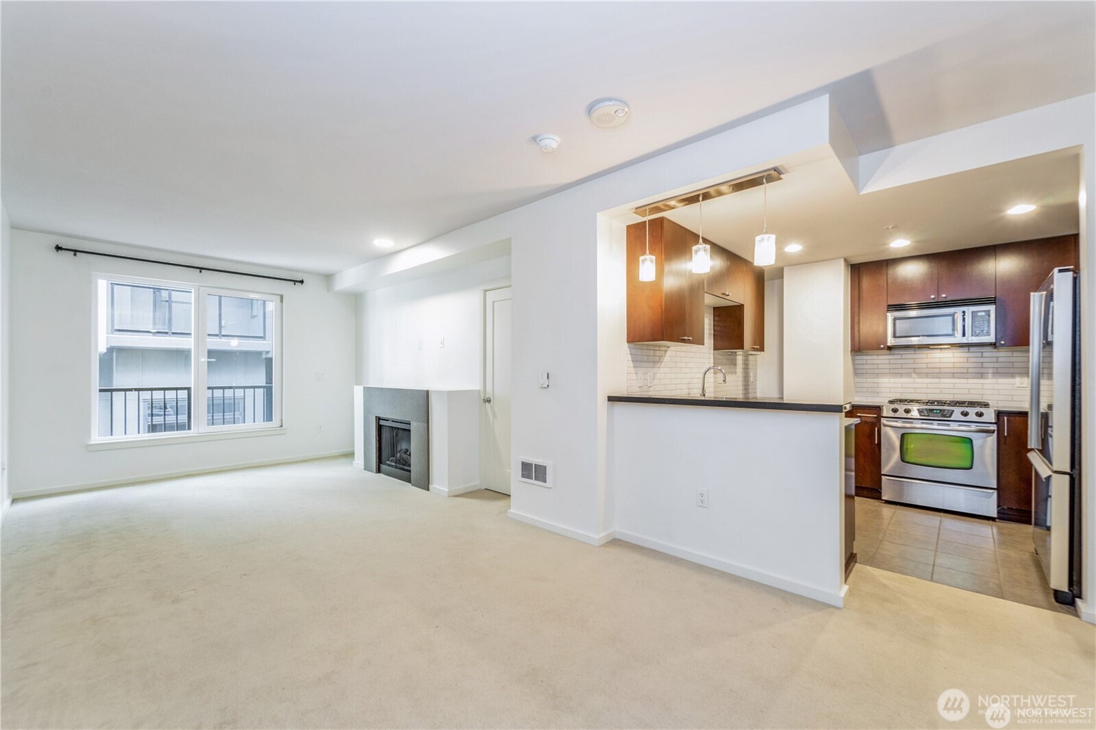 81 Clay Street, Unit 526 Seattle, WA 98121 - Photo 2 of 31