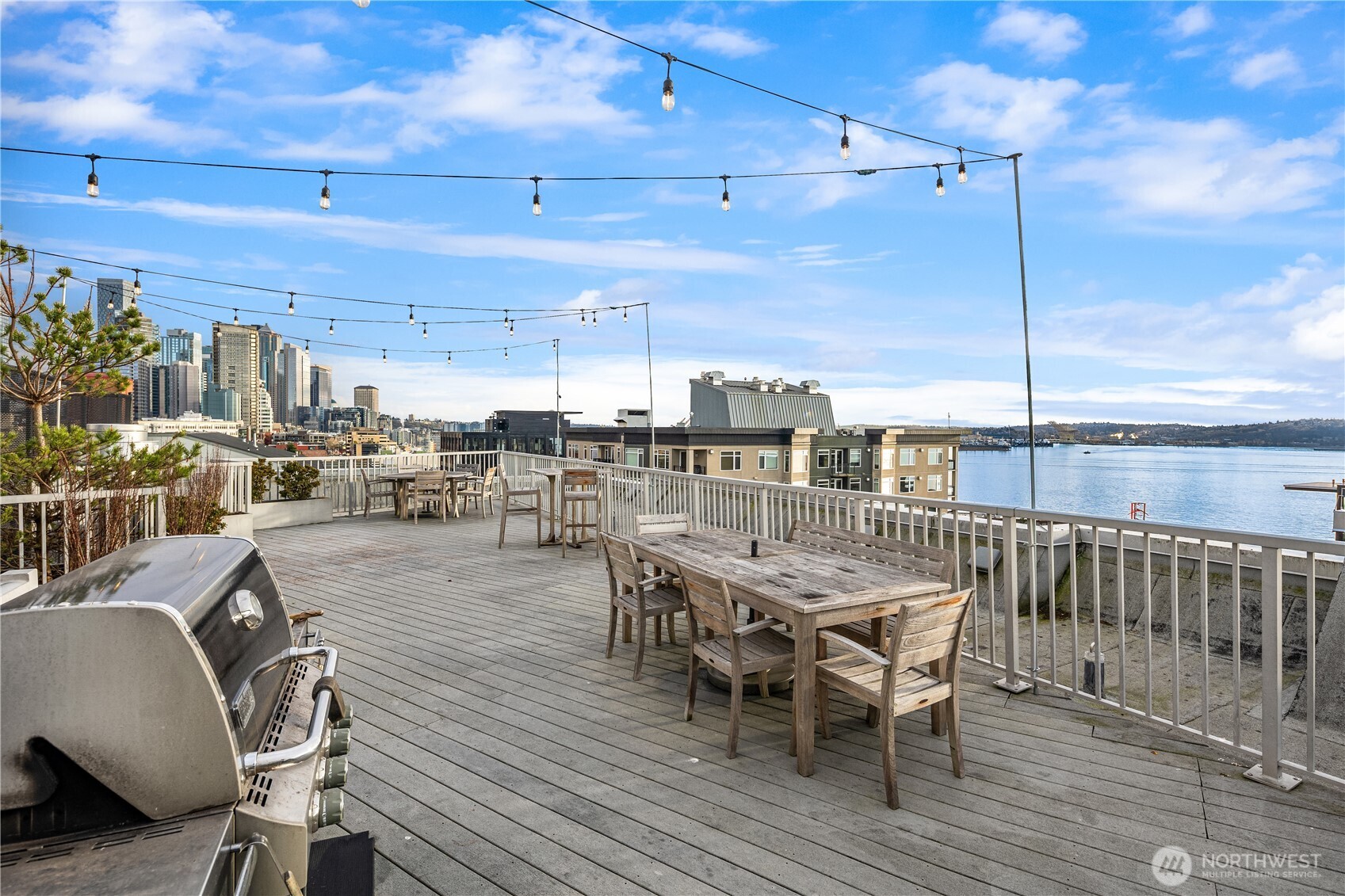 81 Clay Street, Unit 526 Seattle, WA 98121 - Photo 26 of 31