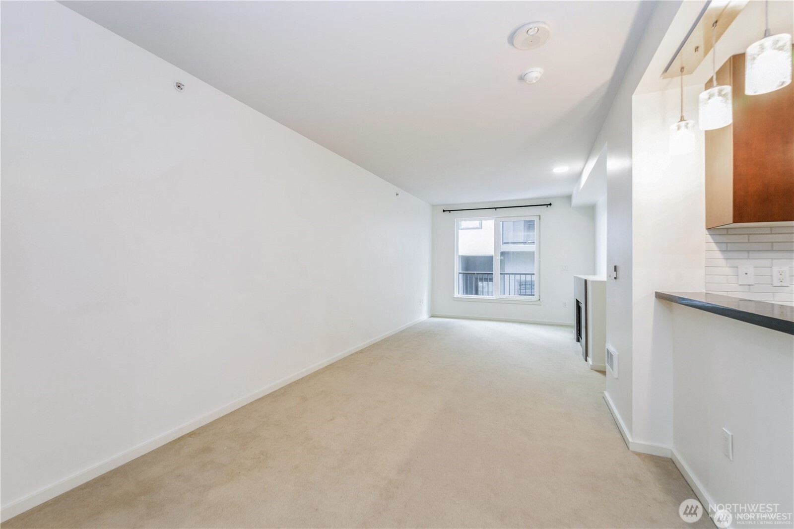 81 Clay Street, Unit 526 Seattle, WA 98121 - Photo 5 of 31