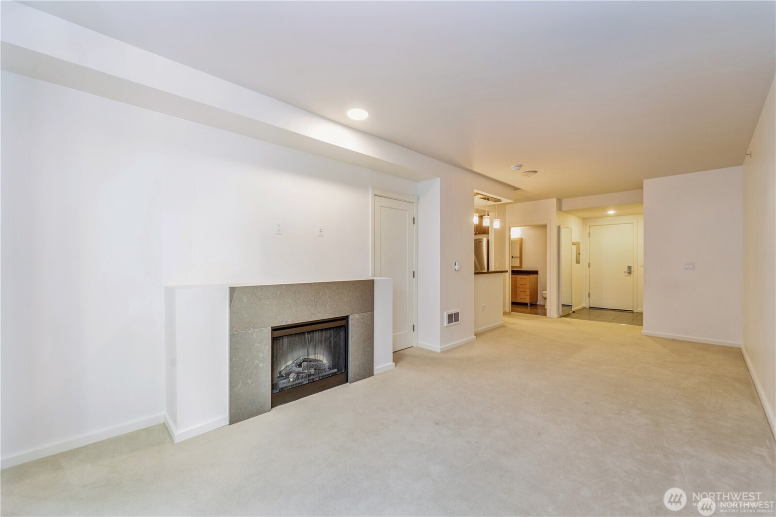 81 Clay Street, Unit 526 Seattle, WA 98121 - Photo 6 of 31