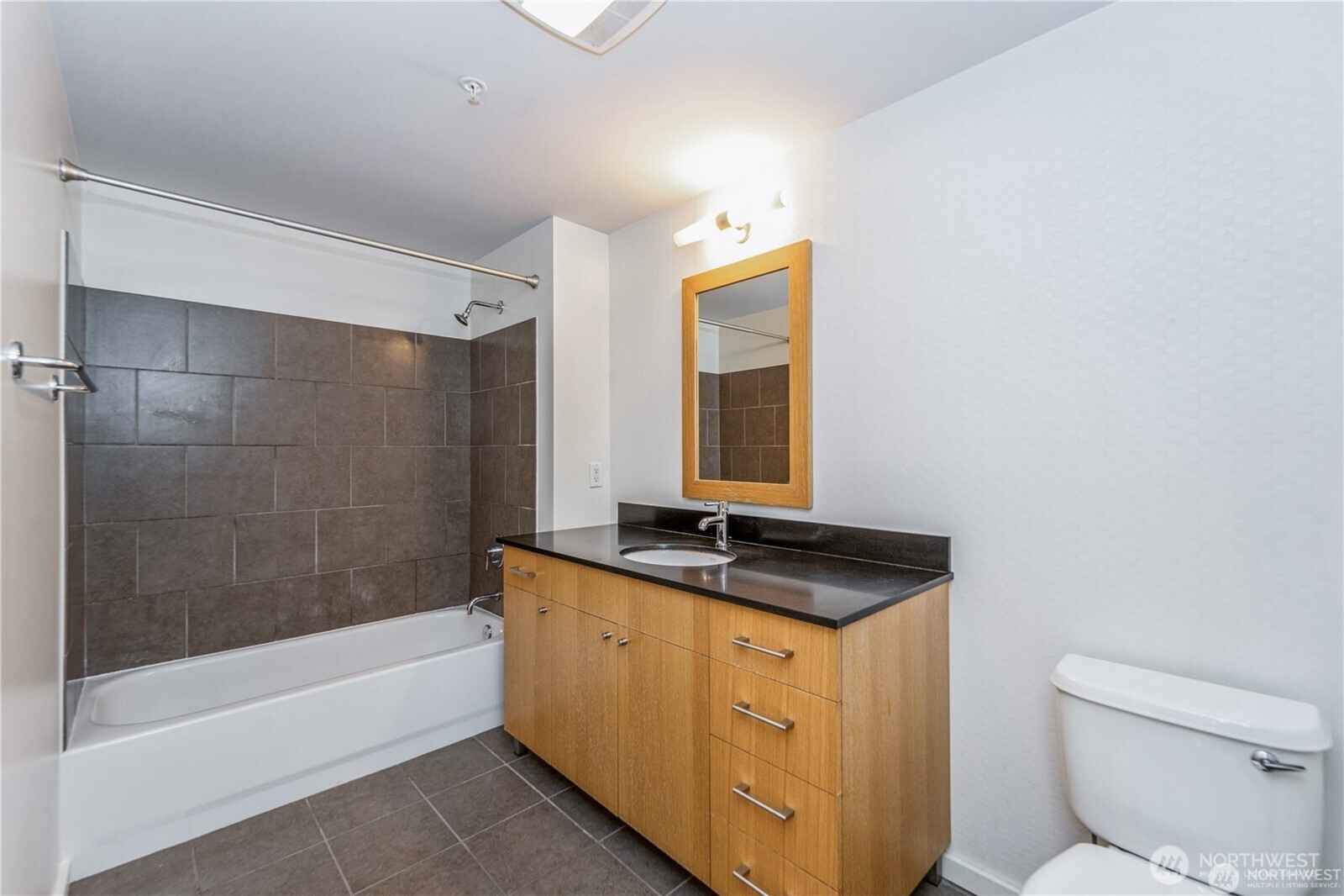 81 Clay Street, Unit 526 Seattle, WA 98121 - Photo 7 of 31