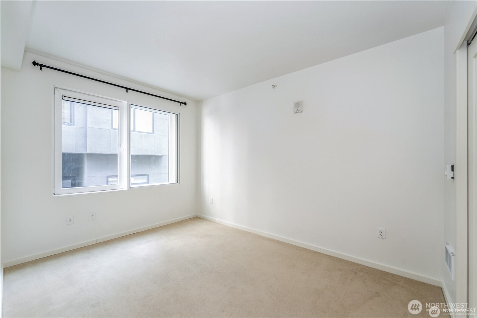 81 Clay Street, Unit 526 Seattle, WA 98121 - Photo 8 of 31