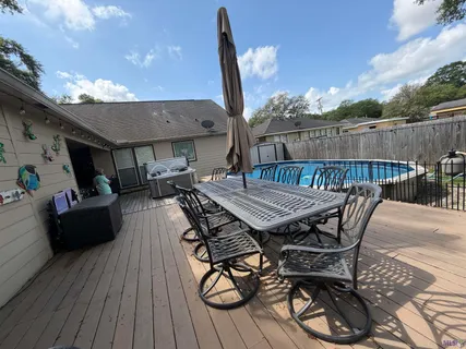 $295,000 | 554 Ave F, Port Allen, LA 70767