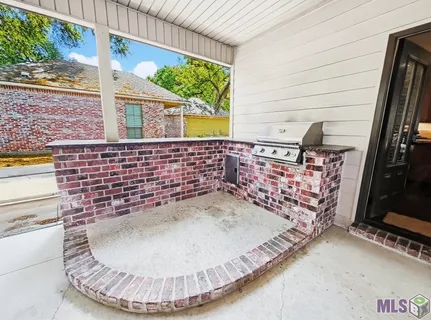 $295,000 | 554 Ave F, Port Allen, LA 70767