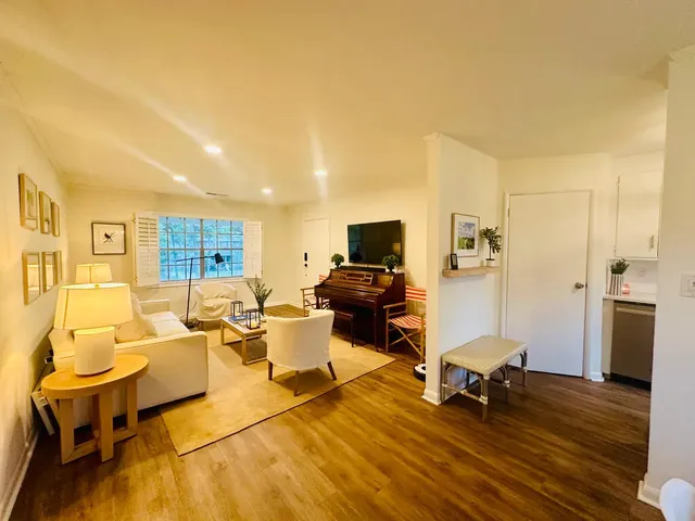 $2,550 | 936 Lansing Drive, Unit D, Mount Pleasant, SC 29464