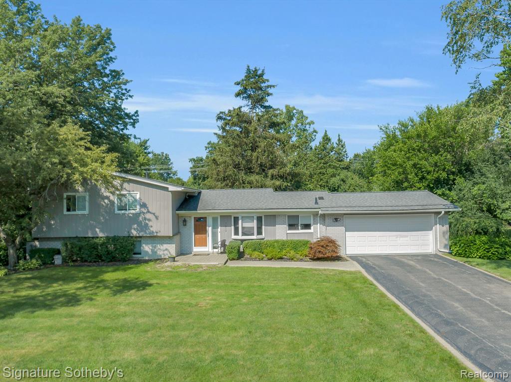 7252 Stonebrook Road West Bloomfield, MI 48322 - Photo 1 of 38