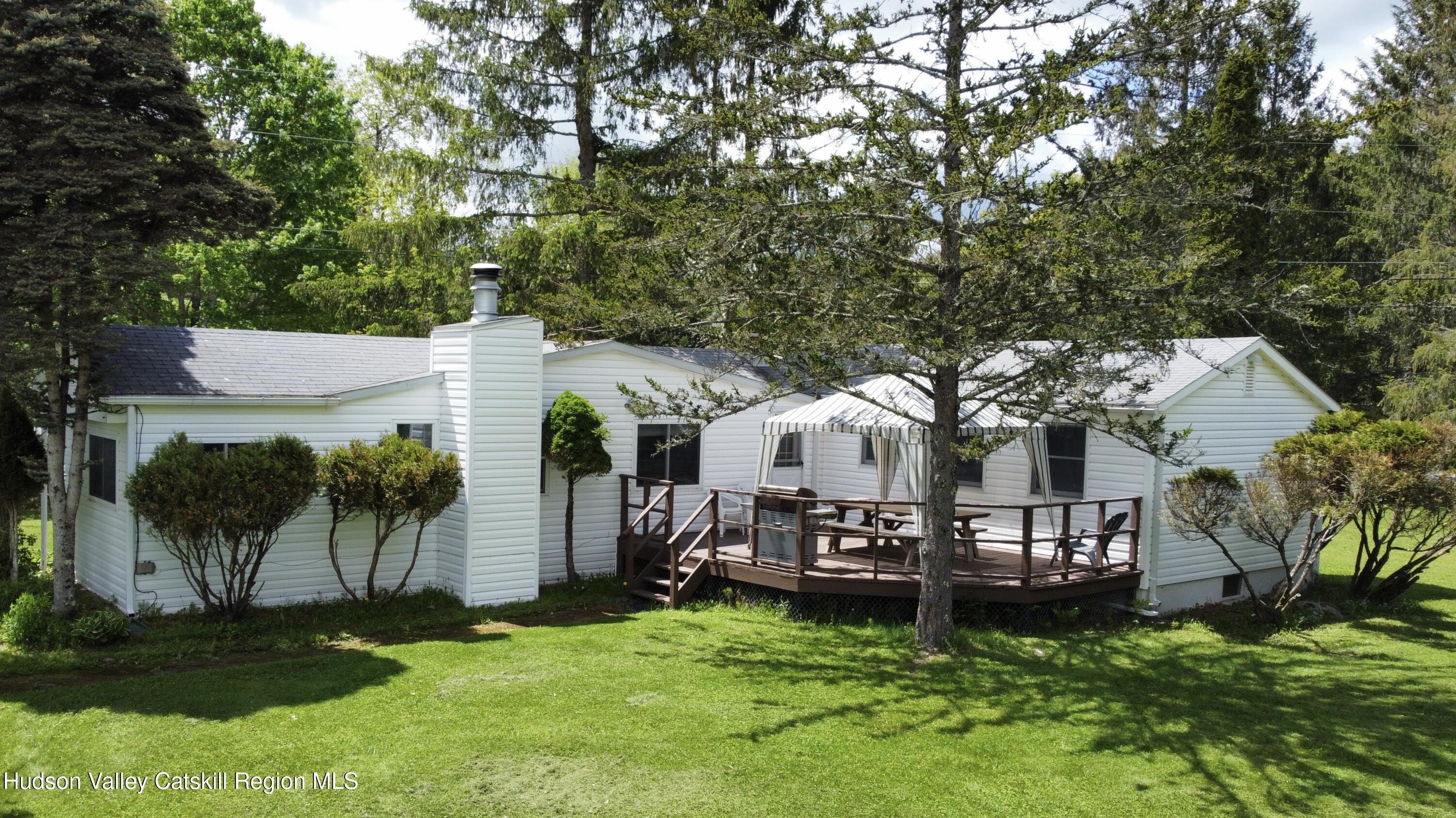 a view of a house with a yard