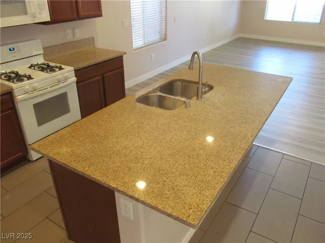 $2,550 | 7622 Canyon Diablo Road, Las Vegas, NV 89179